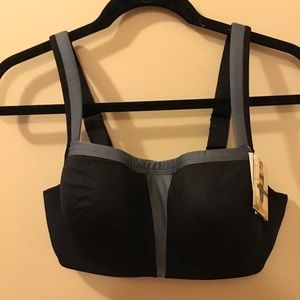 Le Mystere sports bra NWT 38C